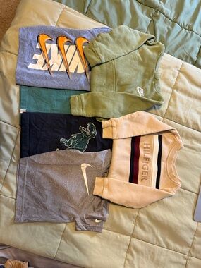 GOOD CONDITION - 18M - 2T shirts, hoodie and long sleeve